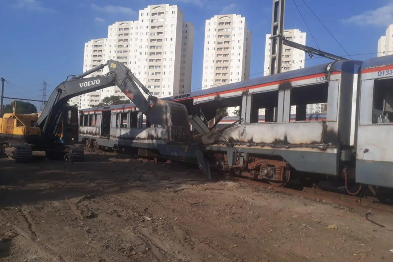 Cortes e Reciclagem de Vagões e Locomotivas - imagem 7