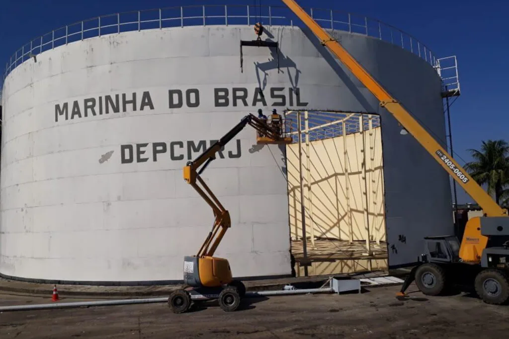 Execução de trabalho em altura industrial